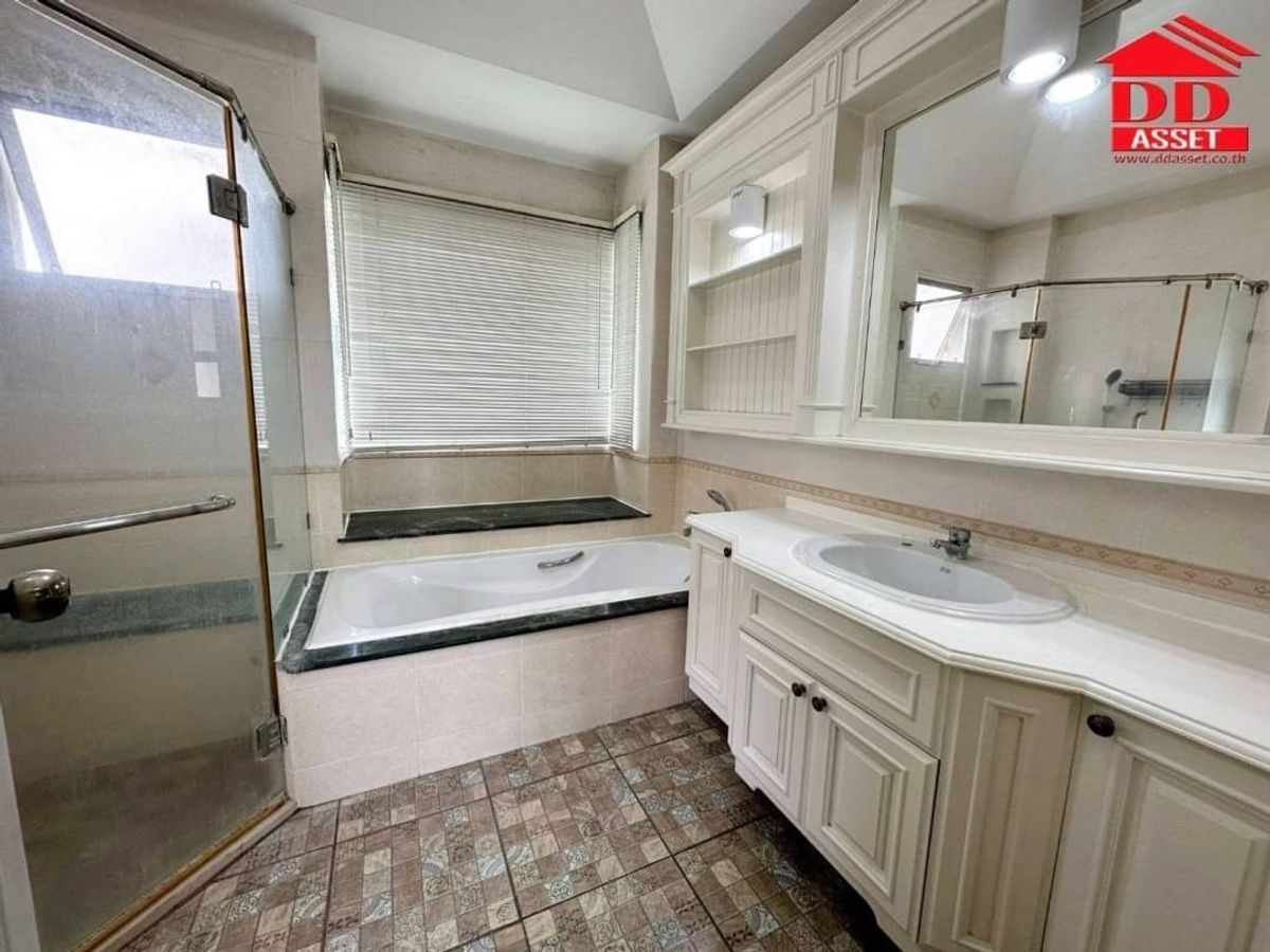 For RentHousePattanakan, Srinakarin : For Rent Nantawan Suanluang for rent at Ban Nantawan, Suan Luang Rama 9, Chalermprakiet 62 Code: H8140