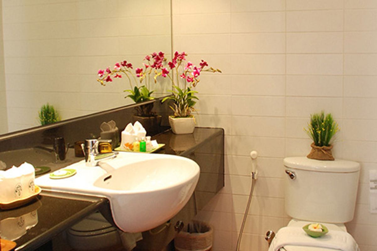 For RentSilom, Saladaeng, Bangrak : Line ID: @zimple_asset  Boutique-style accommodation on Surawong Road, daily and monthly full-service stays. near BTS/MRT.