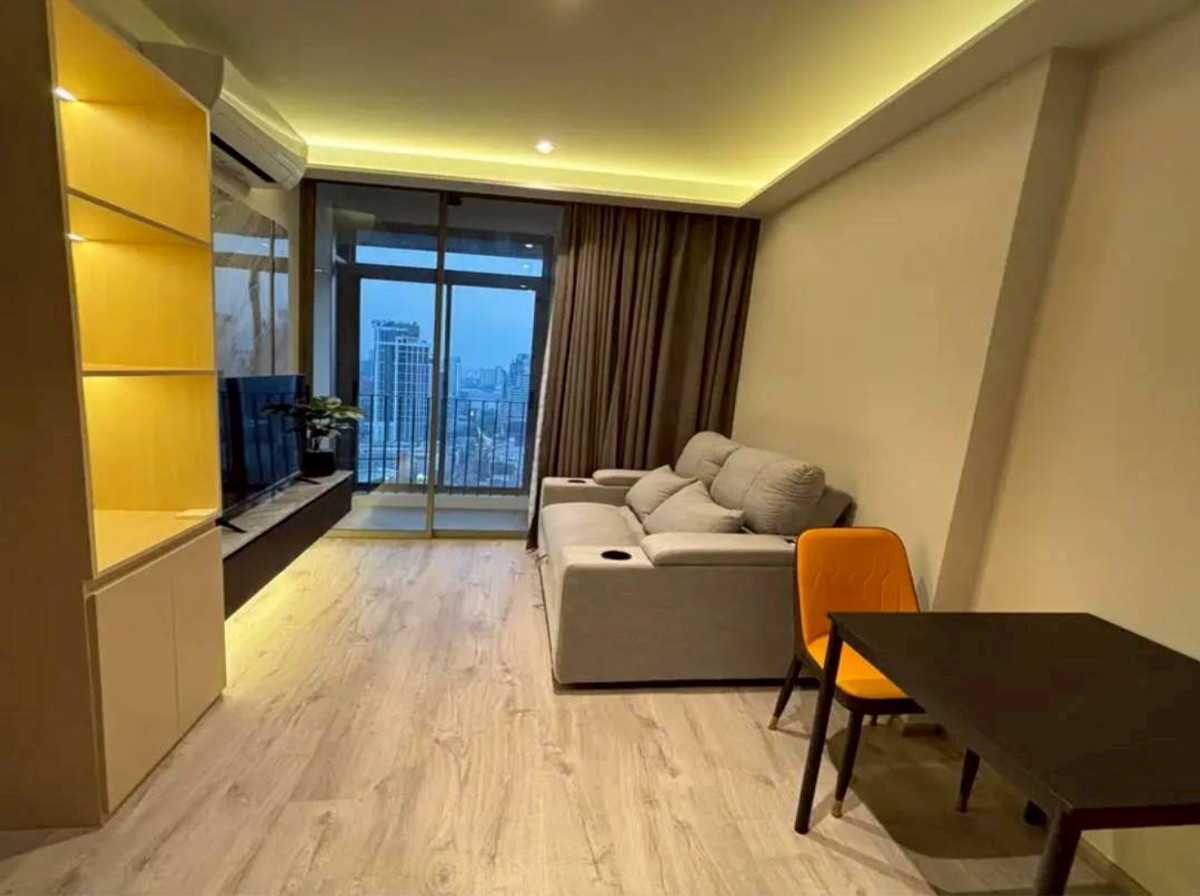 For RentCondoSukhumvit, Asoke, Thonglor : ✨ GT15820 | Condo Rhythm Ekkamai Estate, convenient travel, near BTS, there is a shuttle, beautiful room, fully furnished, ready to move in.