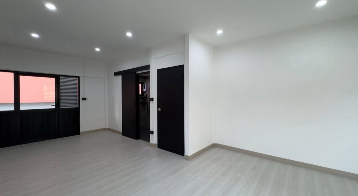 For RentHome OfficePattanakan, Srinakarin : For Rent - White House Home Office at Pattanakarn - Sukhumvit Bangkok | Accept Company Registering and Business Welcome