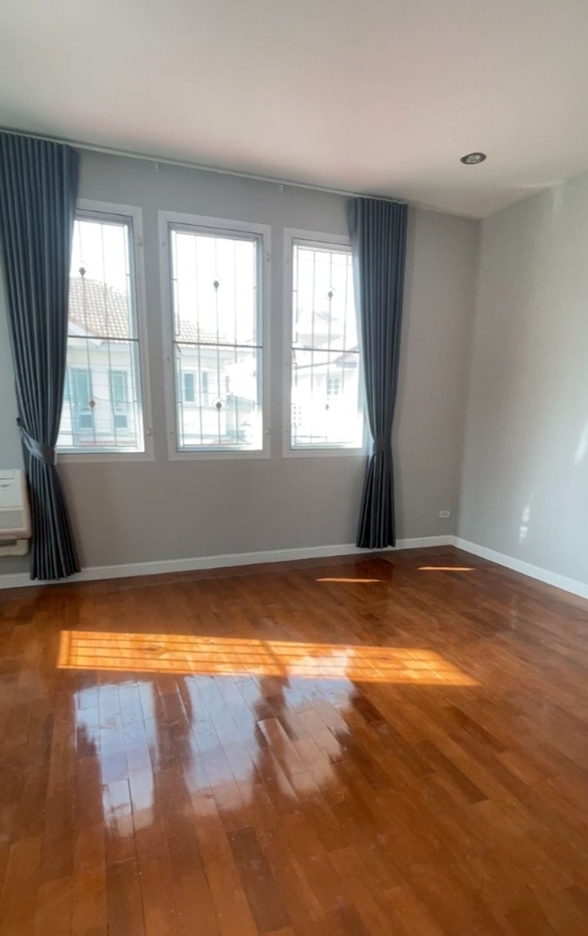 For SaleHouseVipawadee, Don Mueang, Lak Si : 💥 2-Story Detached House, 4 Bedrooms, 3 Bathrooms, Fully Furnished with Parking, Near Expressway and Red Line BTS.