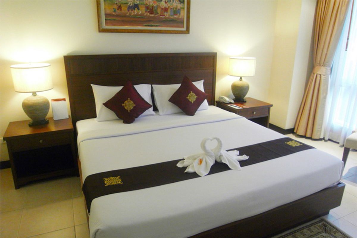 For RentSilom, Saladaeng, Bangrak : Line ID: @zimple_asset  Boutique-style accommodation on Surawong Road, daily and monthly full-service stays. near BTS/MRT.