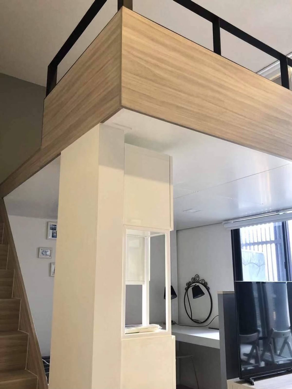 ให้เช่าคอนโดพระราม 9 เพชรบุรีตัดใหม่ RCA : คอนโด Chewathai Residence Asoke เดินทางสะดวก ใกล้รถไฟฟ้าเอ็มอาที มีรถรับส่ง ห้องสวย เฟอร์นิเจอร์ครบ พร้อมอยู่