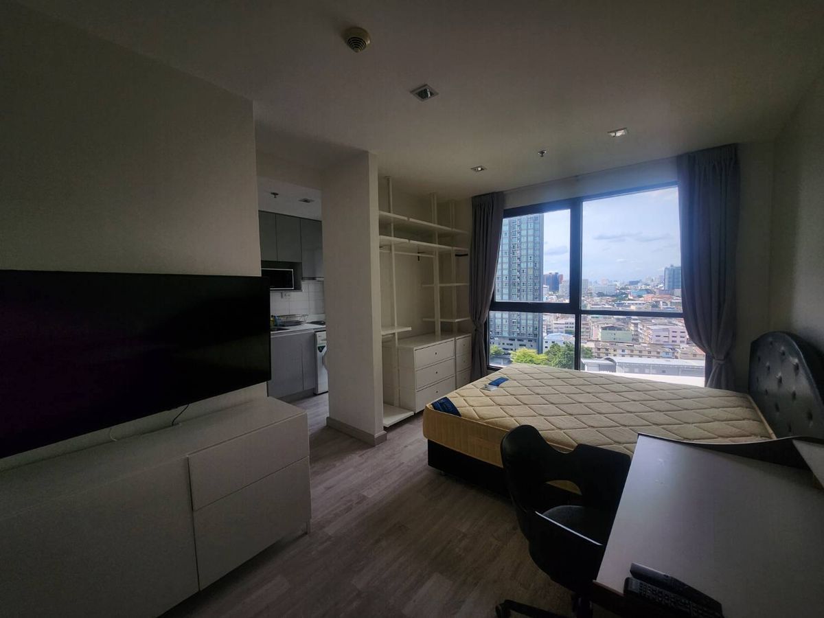 For RentCondoWongwianyai, Charoennakor : ⭐️ideo Mobi Sathorn⭐️ Rent a 21 sqm. Decorated room.