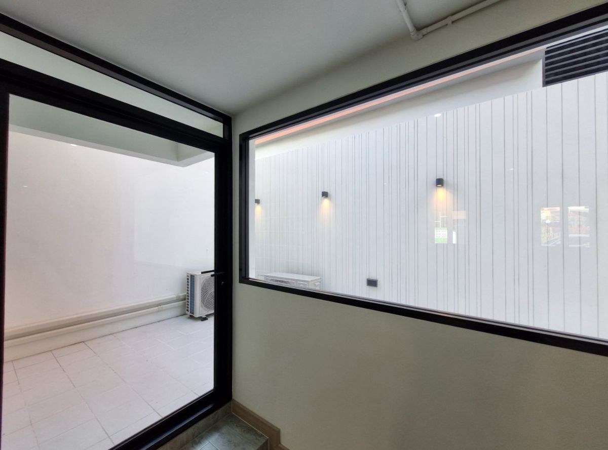 For RentHome OfficePattanakan, Srinakarin : For Rent - White House Home Office at Pattanakarn - Sukhumvit Bangkok | Accept Company Registering and Business Welcome