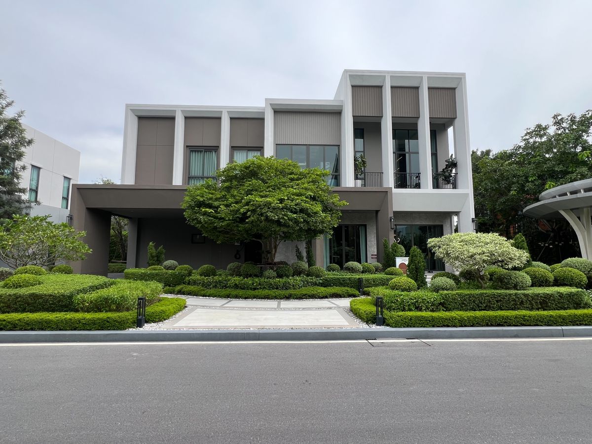 ขายบ้านนวมินทร์ รามอินทรา : ขายบ้านตัวอย่าง โครงการ Grand Bangkok Boulevard Signature รามอินทรา-วัชรพล พื้นที่ 137.7 ตรว. ใช้สอยได้ 391 ตรม. ใกล้ทางด่วน จตุโชติ เดินทางสะดวกโซน เอกมัย-รามอินทรา และห้างมากมาย