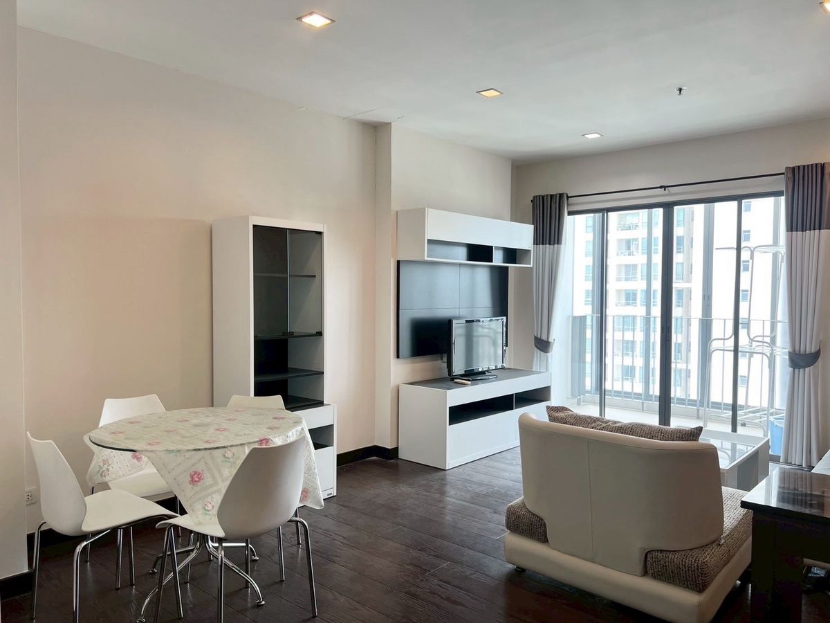 For RentCondoRatchathewi,Phayathai : Urgent rent. Ideo Q Phayathai 2 bedrooms, 2 bathrooms, ready to enter. Special price.