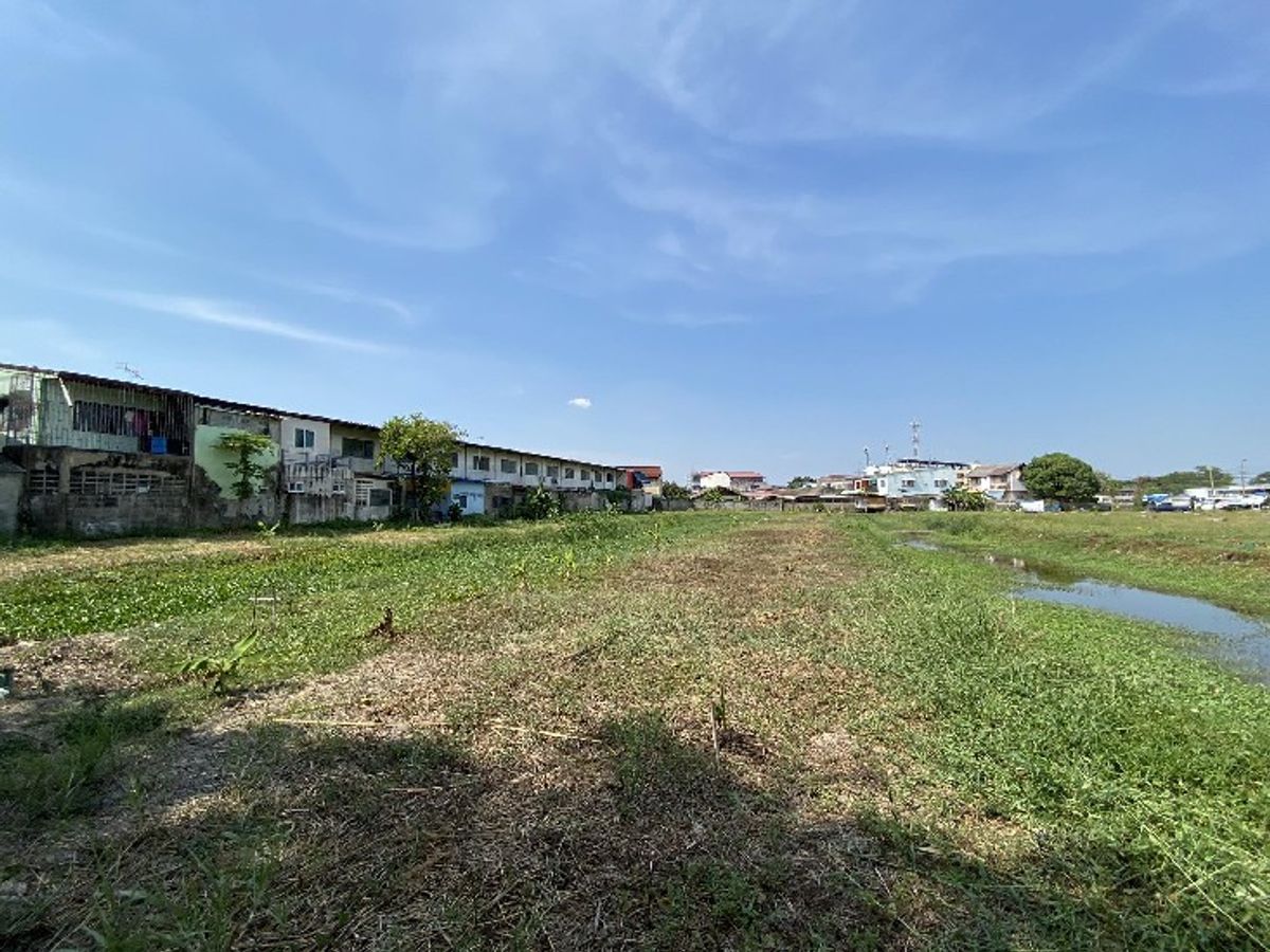 ขายที่ดินสมุทรปราการ สำโรง : ขายที่ดินเปล่า แปลงสวย ทำเลดีใกล้แยกปากน้ำ สมุทรปราการ ห่าง BTS ปากน้ำเพียง 500 เมตร 