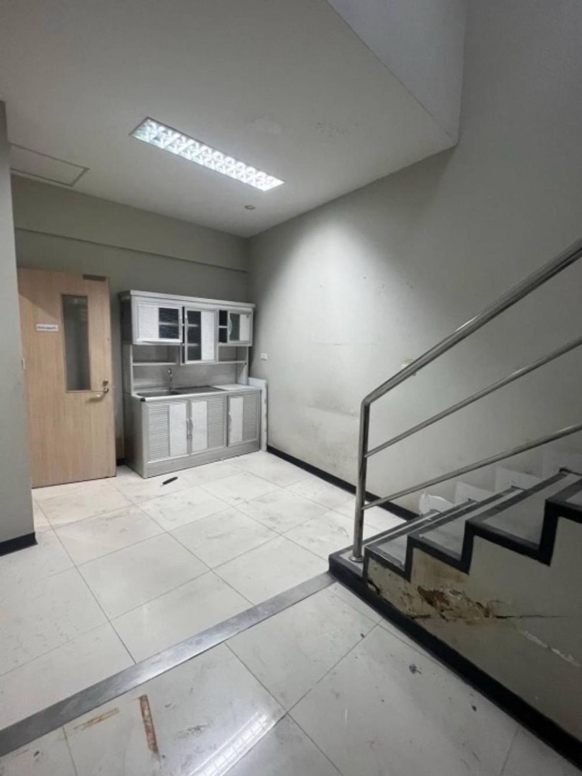 ให้เช่าร้านค้า/ตลาดนัดเยาวราช บางลำพู : ให้เช่า ตึกริมถนนใหญ่เยาวราช ใกล้ รถไฟฟ้า MRT วัดมังกร แหล่งนักท่องเที่ยว เหมาะทำ โรงแรม โฮสเทล สปา ร้านอาหาร | For Rent - Commercial Building on Roadside Yaowarat (China Town) nearby MRT Watmangkorn , suitable for Hotel / Hostel / Spa / Food and etc., 