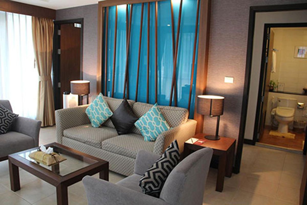 For RentSilom, Saladaeng, Bangrak : Line ID: @zimple_asset  Boutique-style accommodation on Surawong Road, daily and monthly full-service stays. near BTS/MRT.