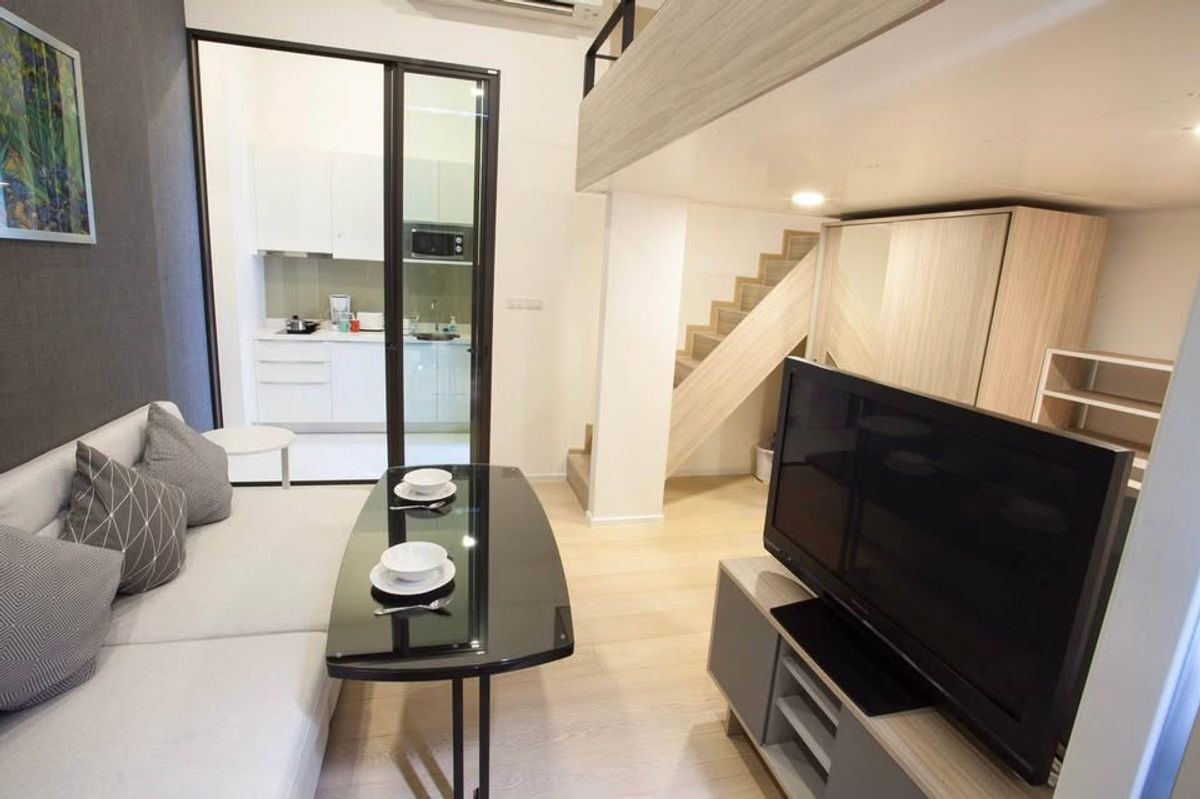 ให้เช่าคอนโดพระราม 9 เพชรบุรีตัดใหม่ RCA : คอนโด Chewathai Residence Asoke เดินทางสะดวก ใกล้รถไฟฟ้าเอ็มอาที มีรถรับส่ง ห้องสวย เฟอร์นิเจอร์ครบ พร้อมอยู่