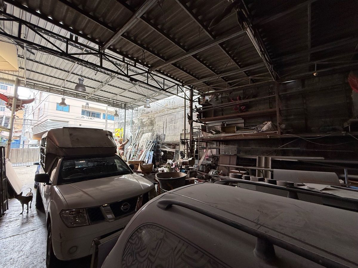 For SaleLandSilom, Saladaeng, Bangrak : Land for sale 1 rai‼ ️ In the heart of Bangkok, beautiful plot‼ ️ Soi Charoen Krung 43, land size: 1-34 rai (434 square wah), price 104,000,000 baht