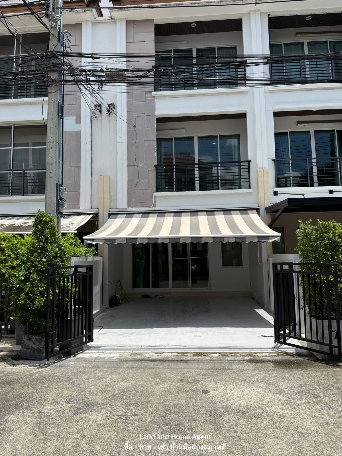 ให้เช่าบ้านพัฒนาการ ศรีนครินทร์ : ให้เช่า ทาวน์โฮม 3 ชั้น – บ้านกลางเมือง เอสเซ้นส์ ศรีนครินทร์ ใกล้ห้าง พาราไดซ์ พาร์ค ศรีนครินทร์