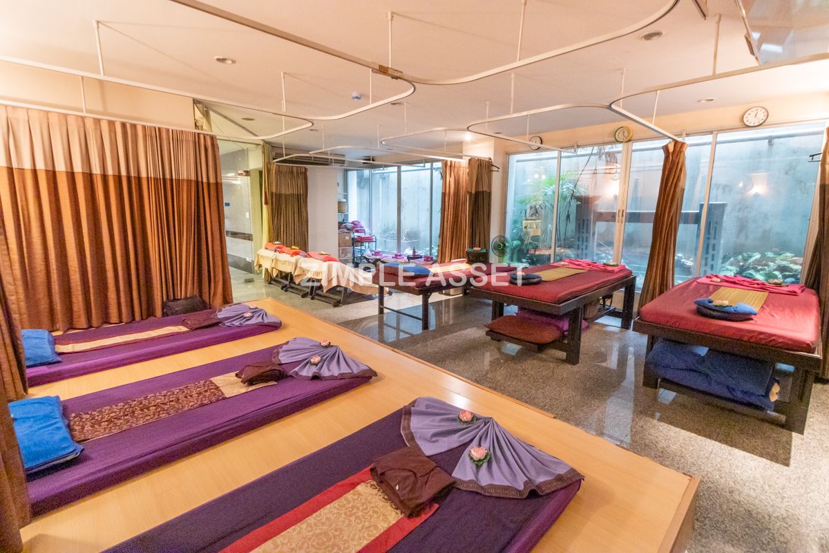 For RentSilom, Saladaeng, Bangrak : Line ID: @zimple_asset  Boutique-style accommodation on Surawong Road, daily and monthly full-service stays. near BTS/MRT.