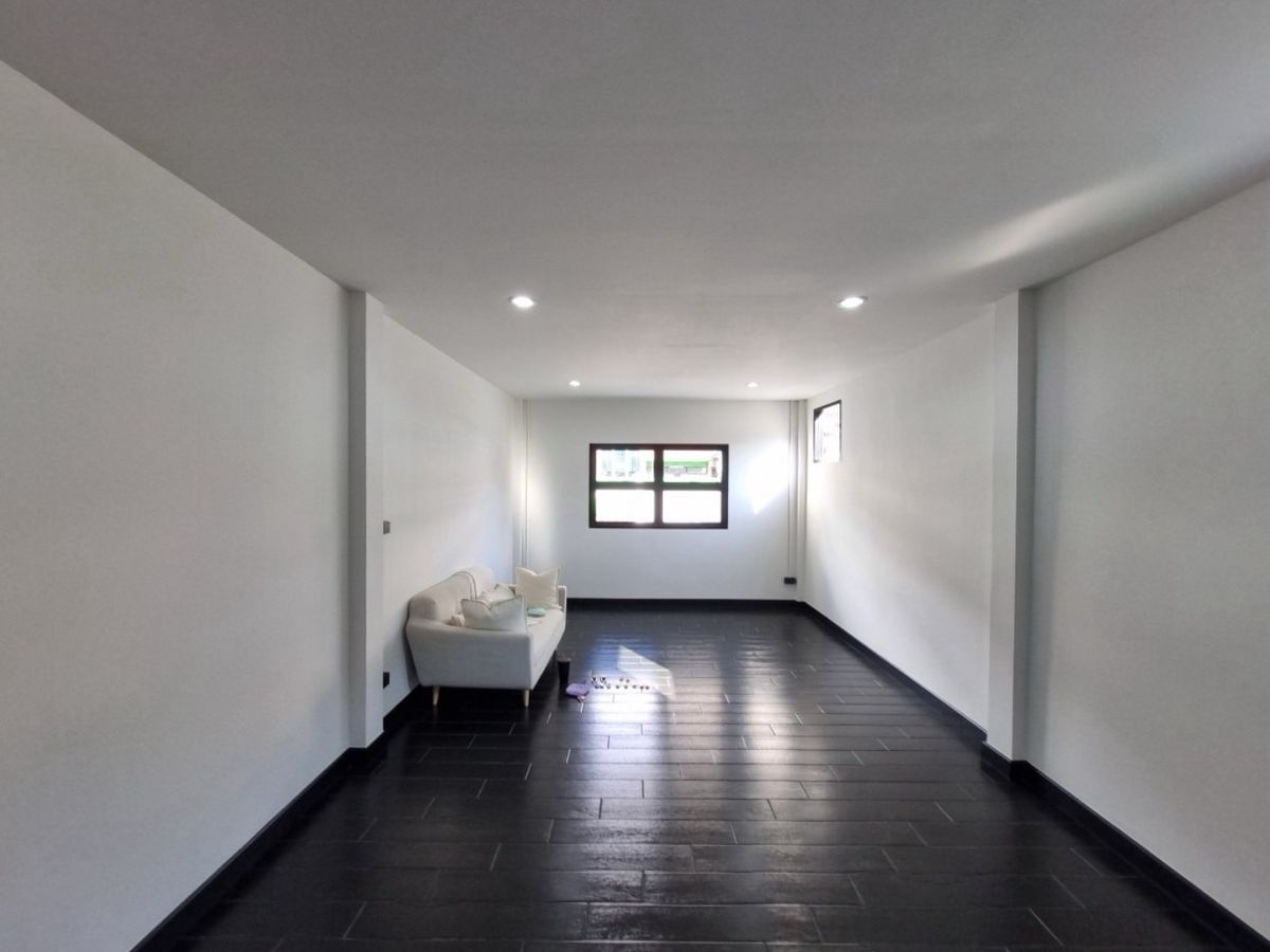 For RentHome OfficePattanakan, Srinakarin : For Rent - White House Home Office at Pattanakarn - Sukhumvit Bangkok | Accept Company Registering and Business Welcome