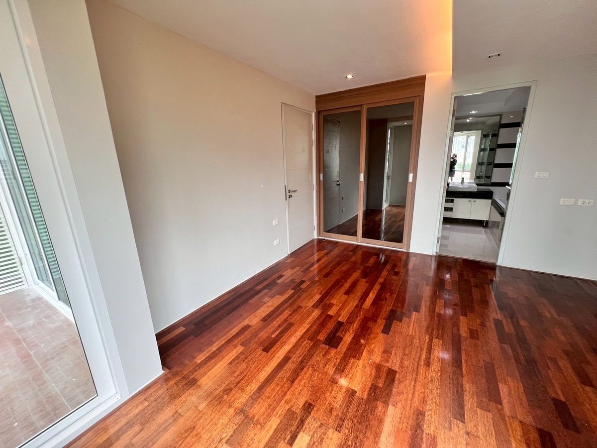 For SaleCondoSukhumvit, Asoke, Thonglor : Condo for sale in Beverly 33, near BTS Phrom Phong 1 bedroom, 1 bathroom, 50 sq.m., 6th floor [NCS250806]