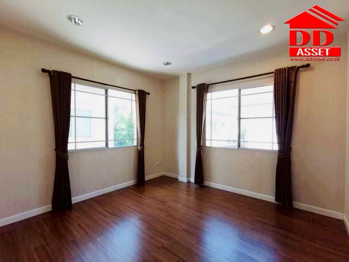 For SaleHouseSamut Prakan,Samrong : For Sale Nantawan Srinakarin Nantawan Srinakarin Code: H8137