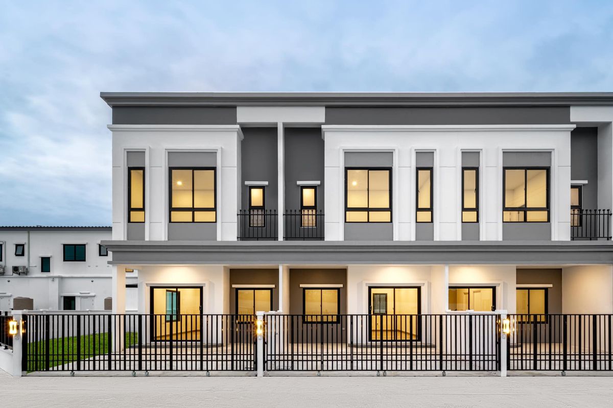 ขายทาวน์โฮมสมุทรปราการ สำโรง : บริทาเนีย ทาวน์ บางนา กม.17 Britania Town Bangna Km.17  
