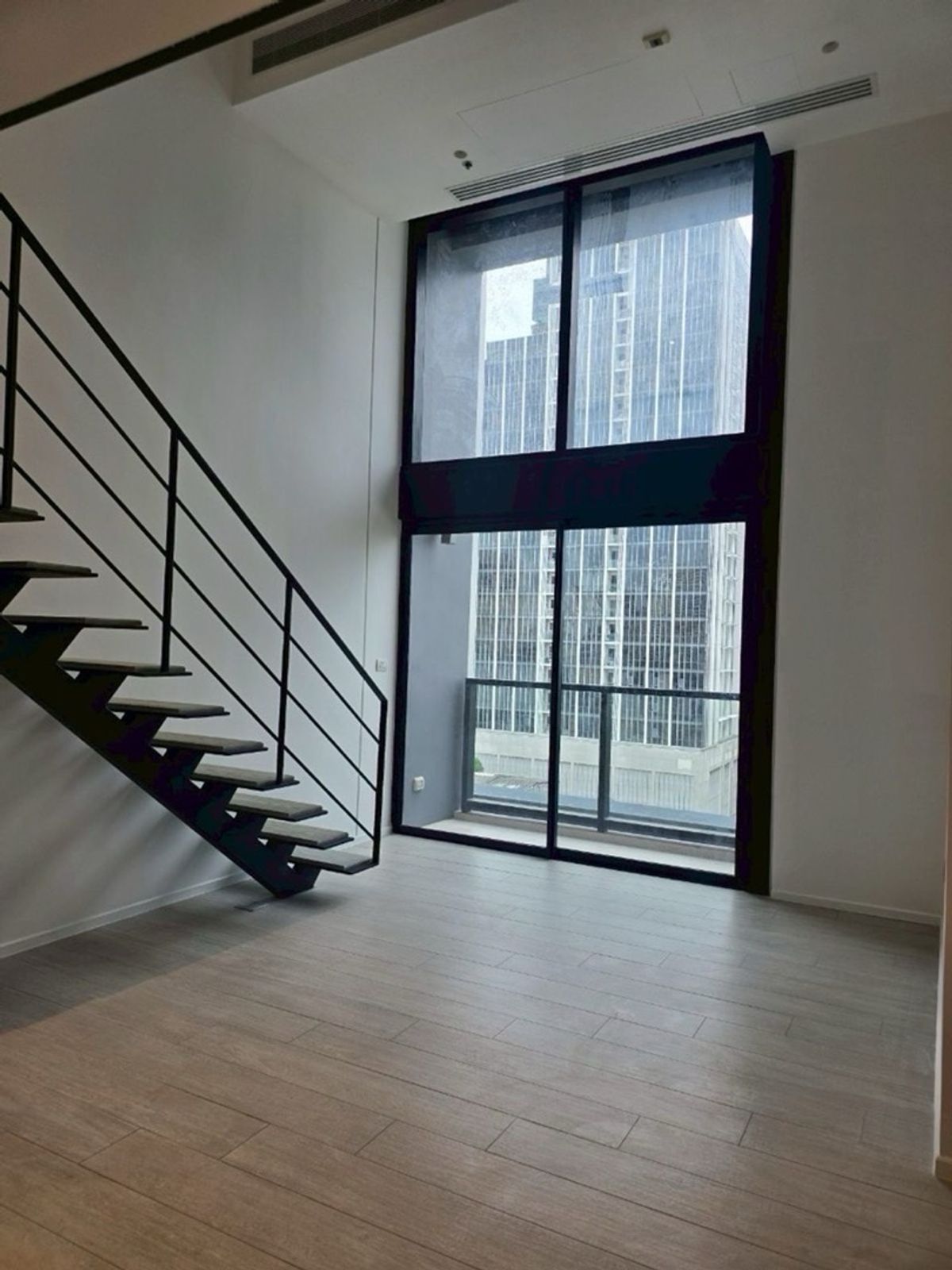 ขายคอนโดสีลม ศาลาแดง บางรัก : Hot deal
The Loft Silom 1bedroom 33.69Sq.m Call 064-932-4645 KEn https://line.me/ti/p/Q9PErbNXVv