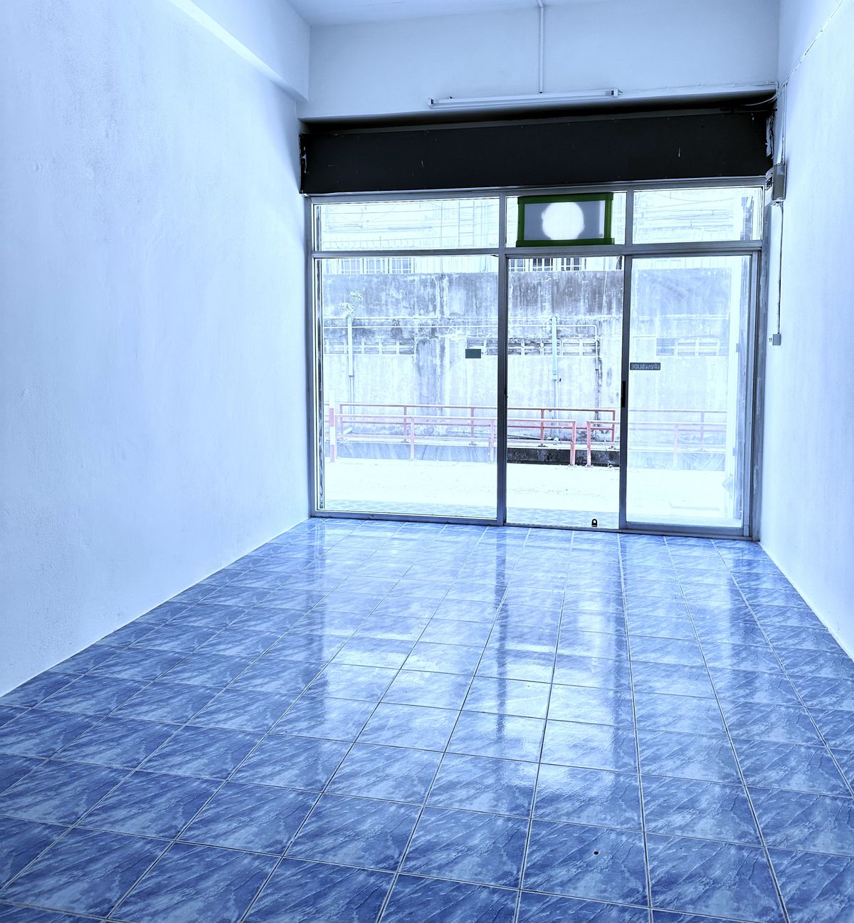For RentRatchadapisek, Huaikwang, Suttisan : 😍🎄🎄😘 Promotion .... Room on the ground floor apartment .... Price starting at only 5,900 baht only .. 😍😍  Only 50 meters away from four
