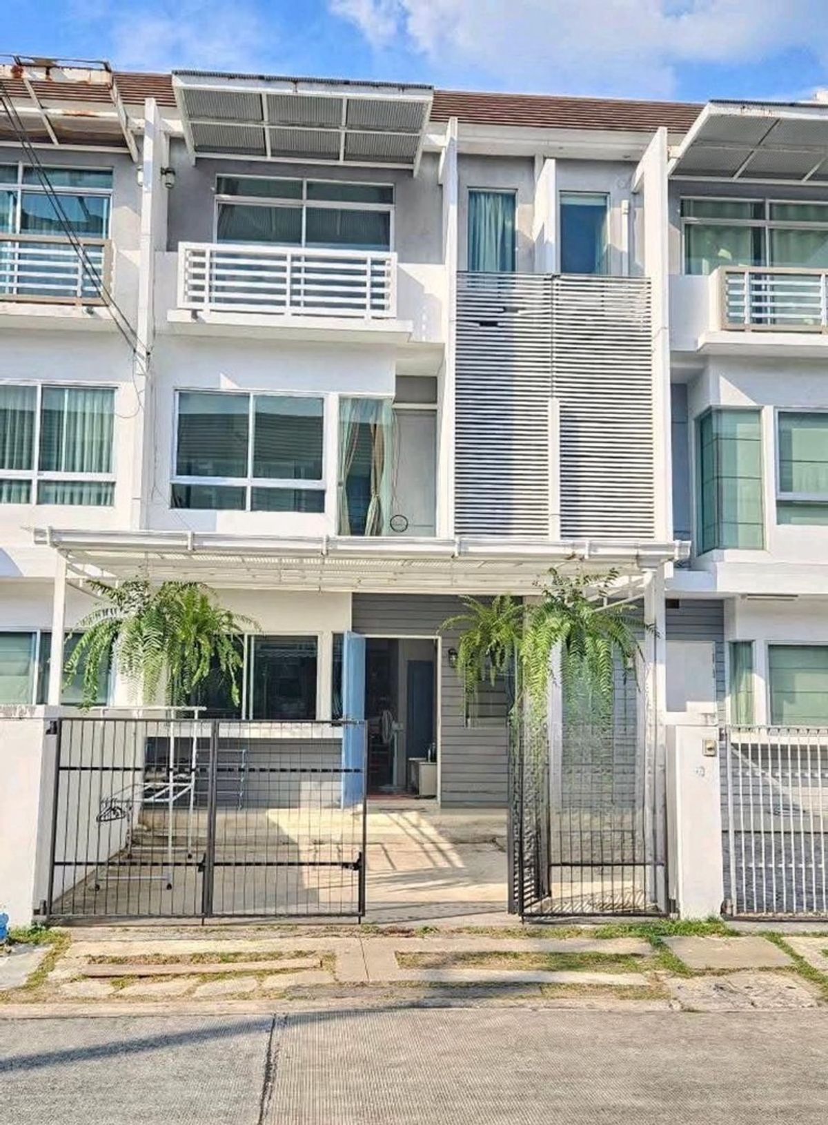 ให้เช่าทาวน์โฮมพัฒนาการ ศรีนครินทร์ : For Rent - Townhome Khrungthepkritha 7 - Rama 9 closed to Ramkamheang and International School Bangkok | Pet Friendly Welcome must be Trained