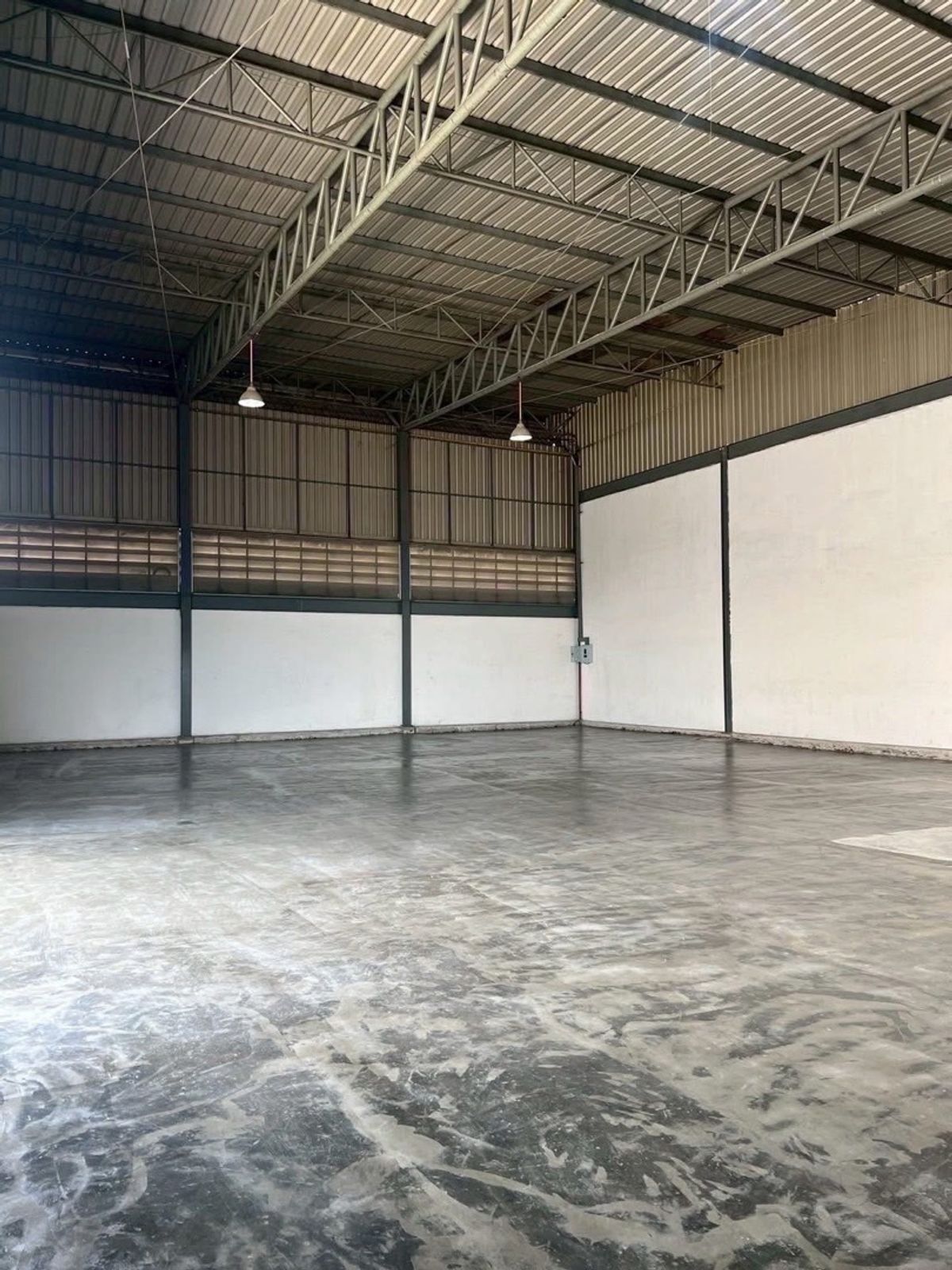 For SaleWarehouseNonthaburi, Bang Yai, Bangbuathong : 📢👇 Brand New Warehouse with Office, located on the main road with easy access. The 12-meter-wide road makes it convenient for trucks and logistics. Perfect for storage, distribution center, warehouse, or factory use.