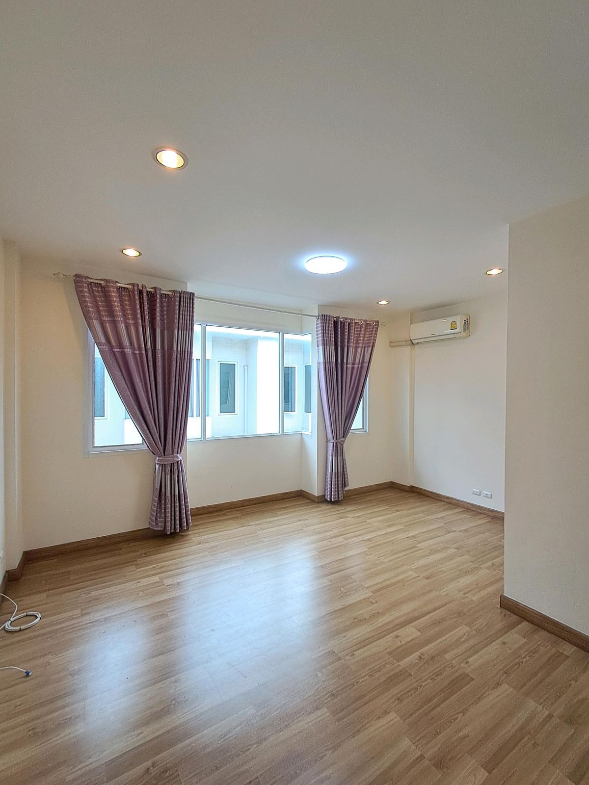 ให้เช่าโฮมออฟฟิศเกษตร นวมินทร์ ลาดปลาเค้า : ให้เช่าทาวน์โฮม 3ชั้น พรีเมียมเพลส เอกมัย-รามอินทราสุคนธสวัสดิ์ 25/2 ทำออฟฟิสได้