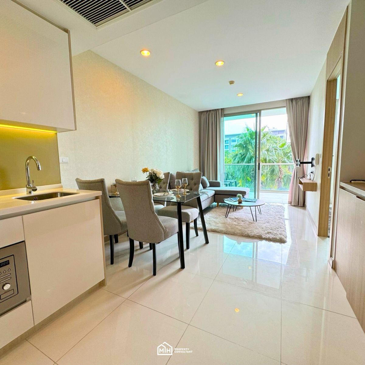 ให้เช่าคอนโดพัทยา บางแสน ชลบุรี สัตหีบ : 🔥 For Rent – The Riviera Wongamat Condo, Pattaya 🔥 💰 30,000 THB/month | 45 SQ.M. | Pool View 🌊