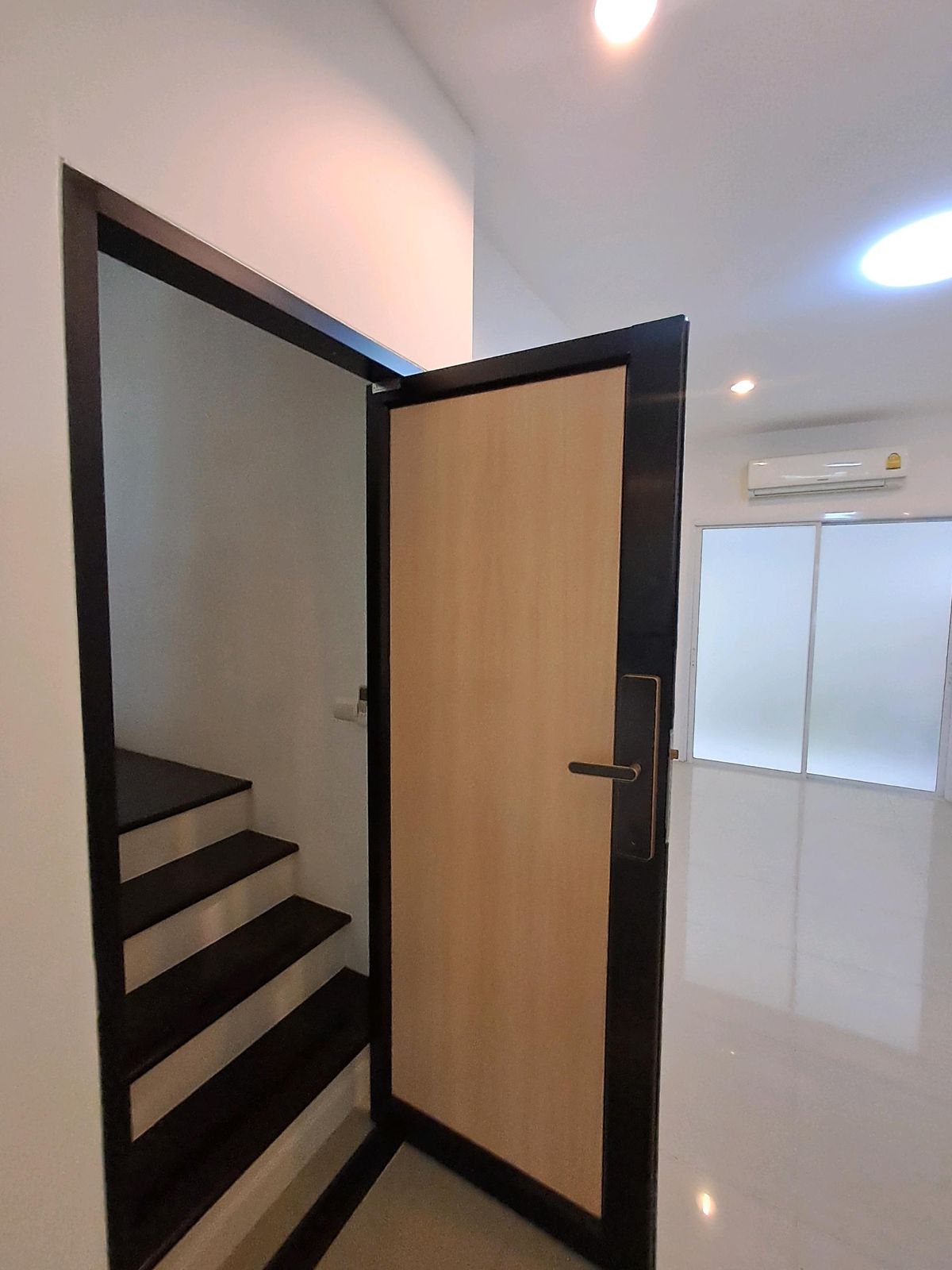 ให้เช่าโฮมออฟฟิศเกษตร นวมินทร์ ลาดปลาเค้า : ให้เช่าทาวน์โฮม 3ชั้น พรีเมียมเพลส เอกมัย-รามอินทราสุคนธสวัสดิ์ 25/2 ทำออฟฟิสได้