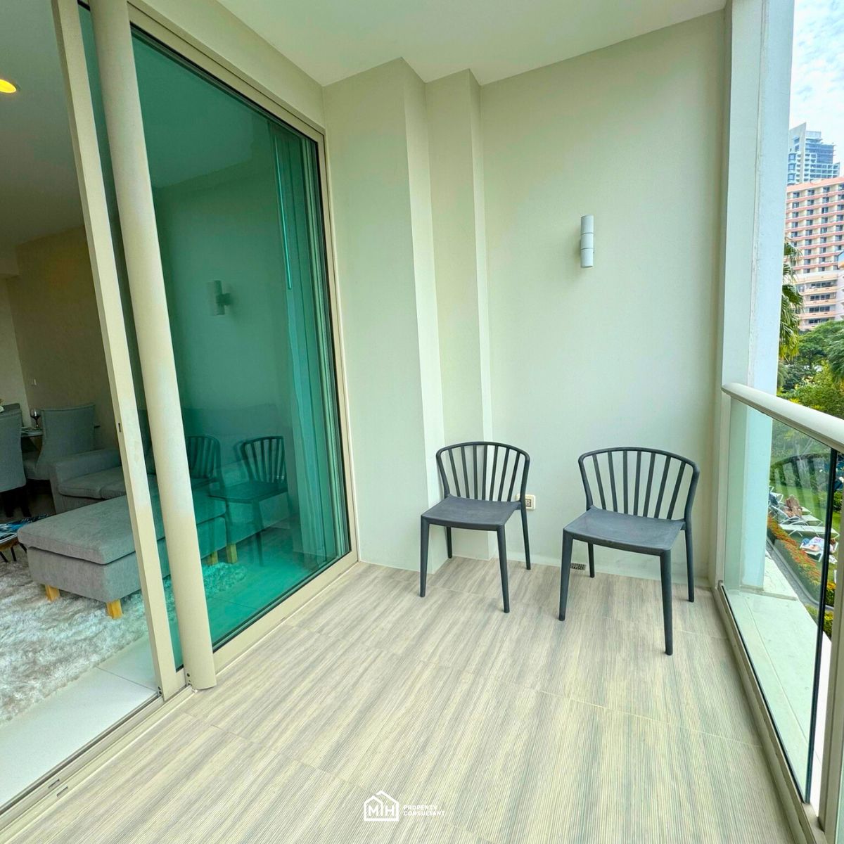 ให้เช่าคอนโดพัทยา บางแสน ชลบุรี สัตหีบ : 🔥 For Rent – The Riviera Wongamat Condo, Pattaya 🔥 💰 30,000 THB/month | 45 SQ.M. | Pool View 🌊