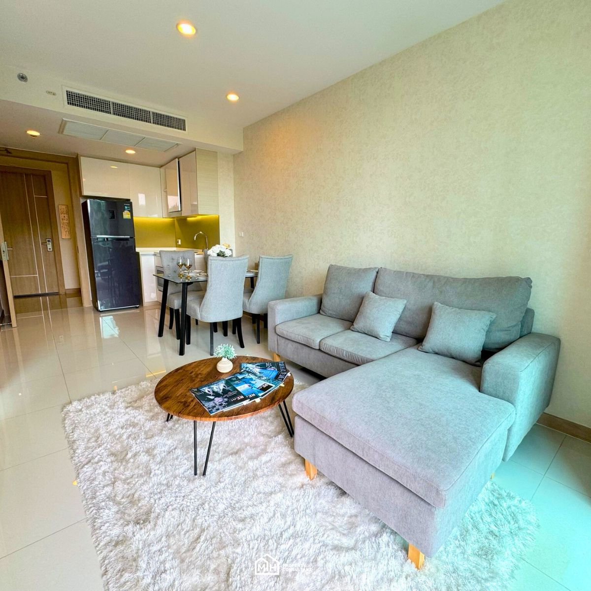 ให้เช่าคอนโดพัทยา บางแสน ชลบุรี สัตหีบ : 🔥 For Rent – The Riviera Wongamat Condo, Pattaya 🔥 💰 30,000 THB/month | 45 SQ.M. | Pool View 🌊