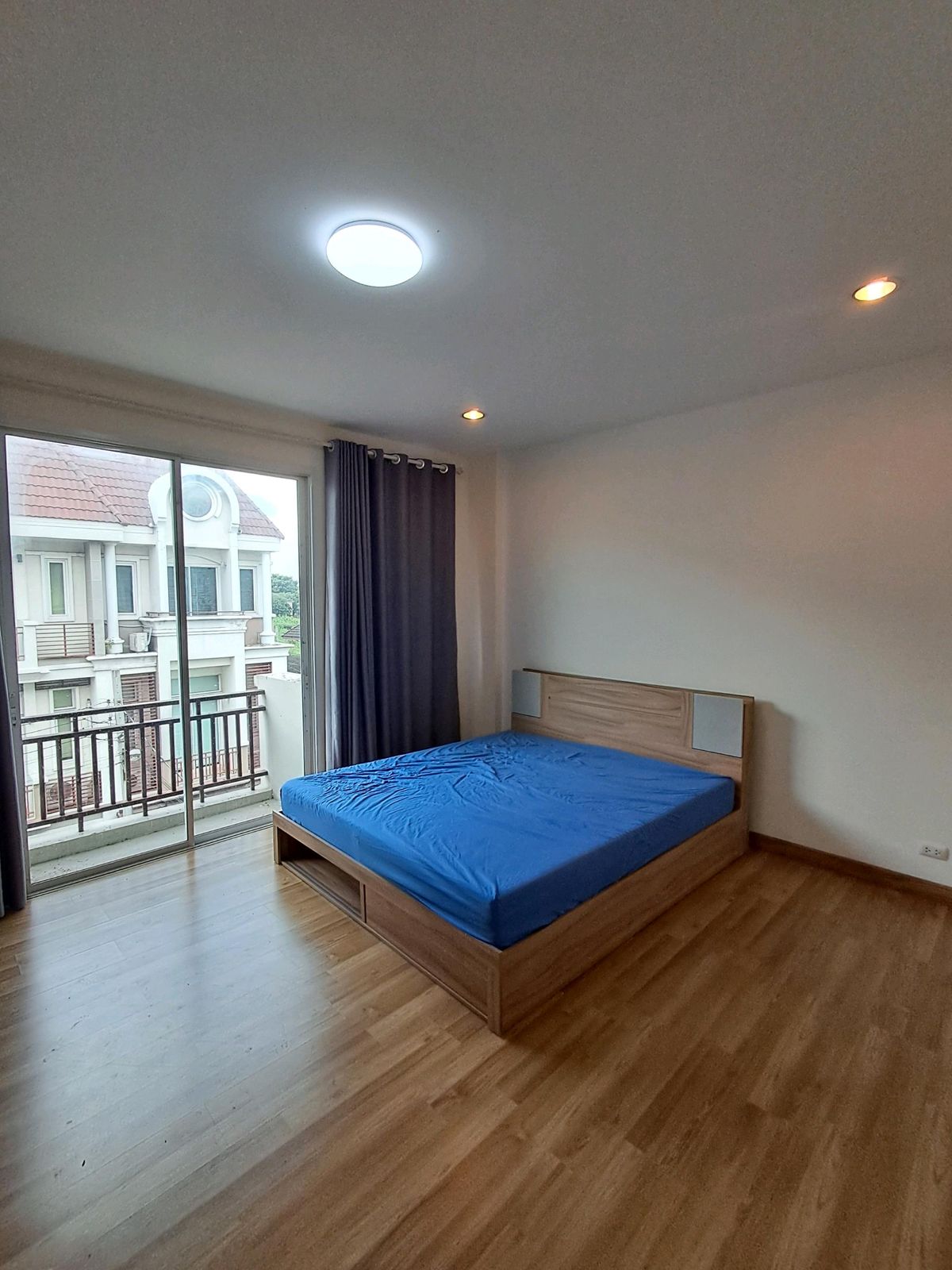 ให้เช่าโฮมออฟฟิศเกษตร นวมินทร์ ลาดปลาเค้า : ให้เช่าทาวน์โฮม 3ชั้น พรีเมียมเพลส เอกมัย-รามอินทราสุคนธสวัสดิ์ 25/2 ทำออฟฟิสได้