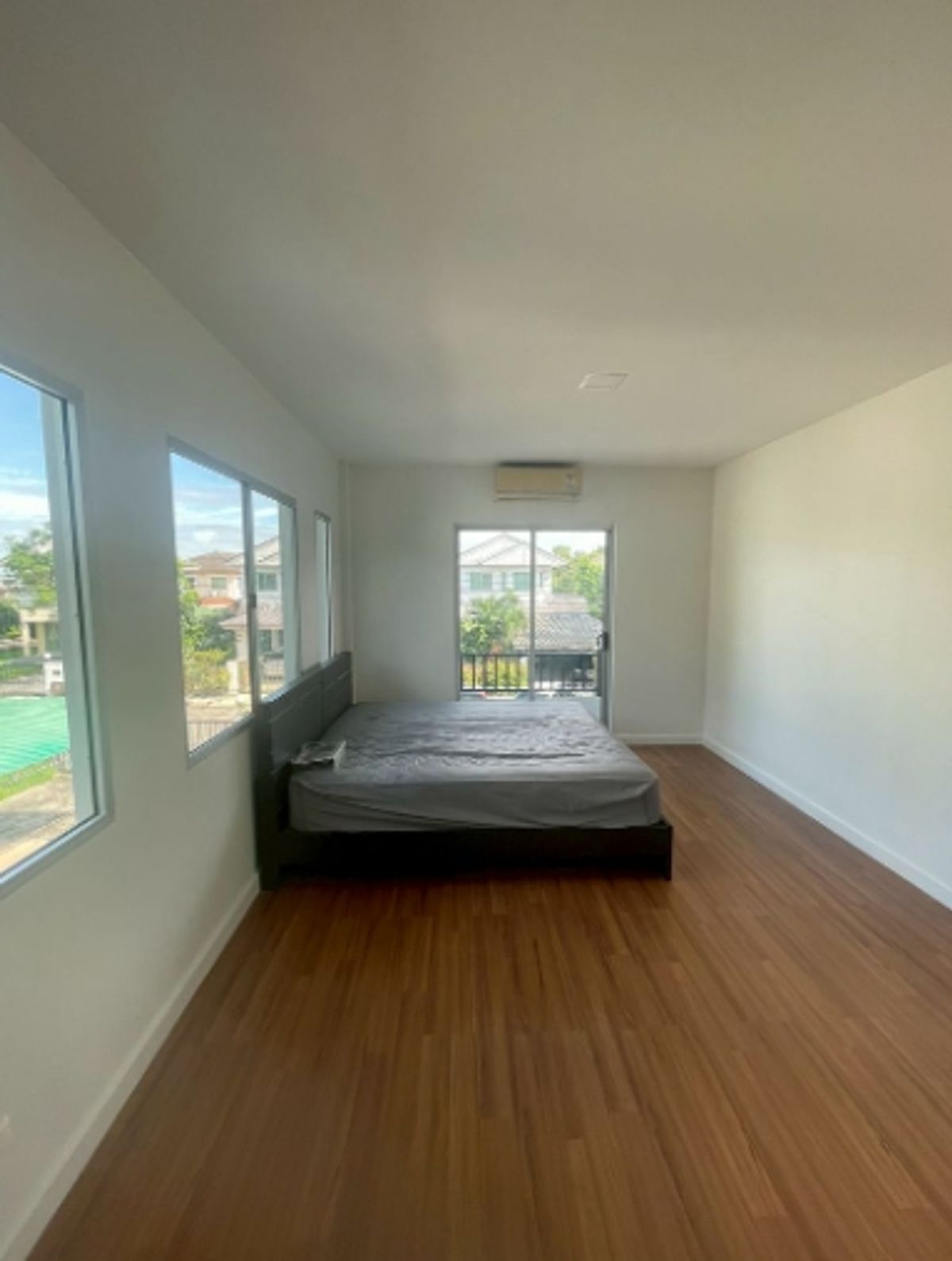 For SaleHouseMin Buri, Romklao : 2 -storey detached house for sale, area 75.2 sq.w., Parichat Village, Khum Klao Road 11, Lam Phak Chi Subdistrict, Nong Chok District, near Suvarnabhumi Airport , Near King Mongkuts Institute of Technology Ladkrabang And near Lat Krabang Industrial Estate