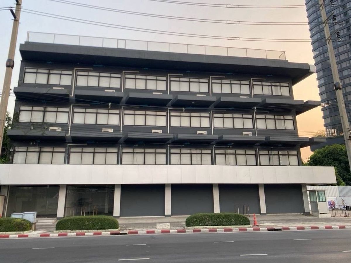 ให้เช่าอาคารพาณิชย์คลองเตย กล้วยน้ำไท : comercial building for rent on rama 4 main road 