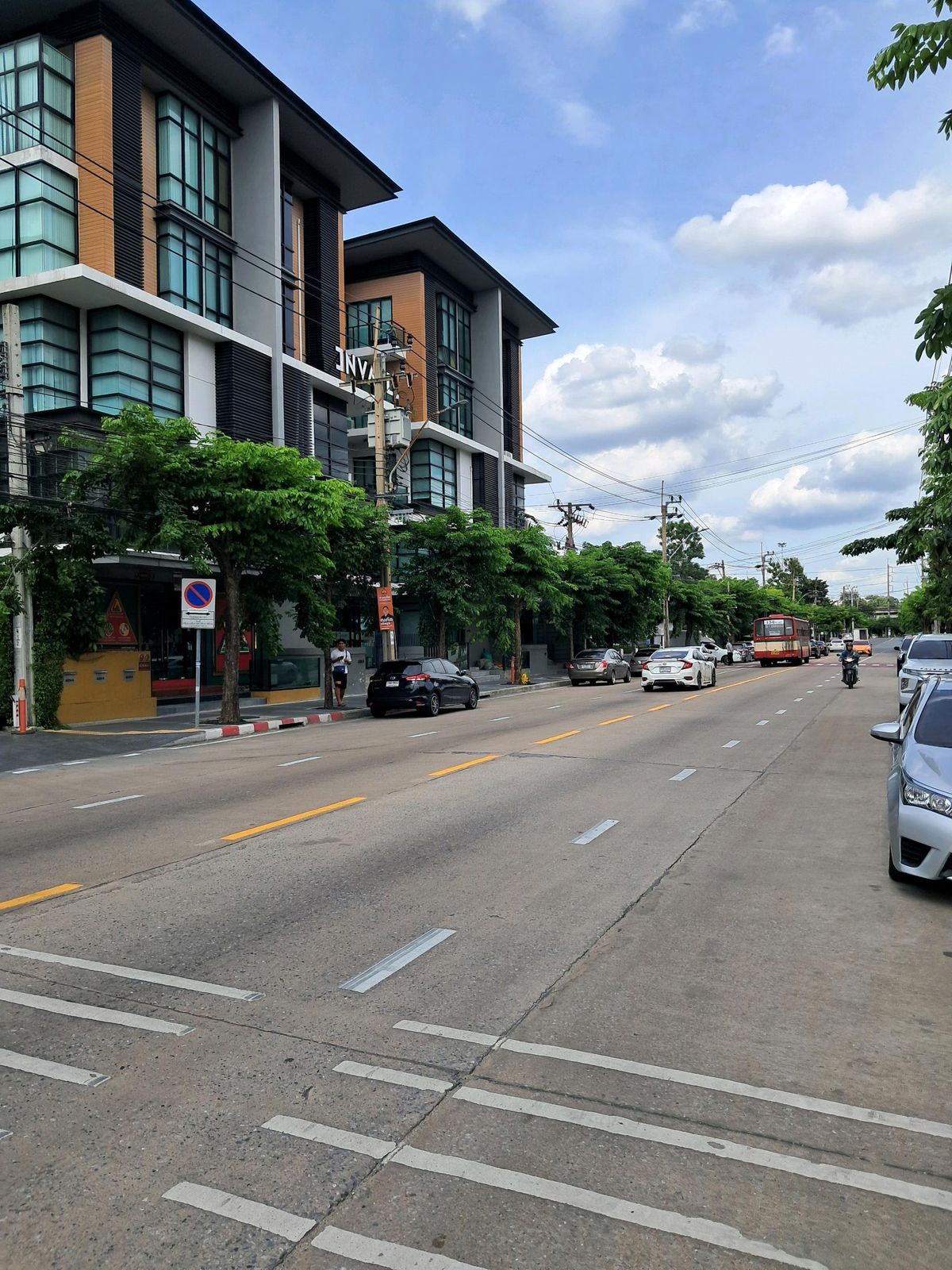 ให้เช่าโฮมออฟฟิศเกษตร นวมินทร์ ลาดปลาเค้า : ให้เช่าทาวน์โฮม 3ชั้น พรีเมียมเพลส เอกมัย-รามอินทราสุคนธสวัสดิ์ 25/2 ทำออฟฟิสได้