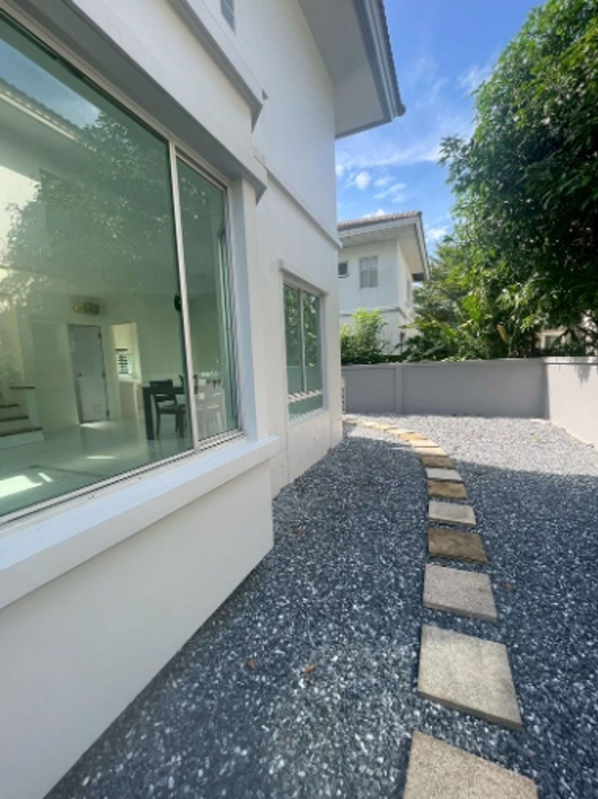 For SaleHouseMin Buri, Romklao : 2 -storey detached house for sale, area 75.2 sq.w., Parichat Village, Khum Klao Road 11, Lam Phak Chi Subdistrict, Nong Chok District, near Suvarnabhumi Airport , Near King Mongkuts Institute of Technology Ladkrabang And near Lat Krabang Industrial Estate