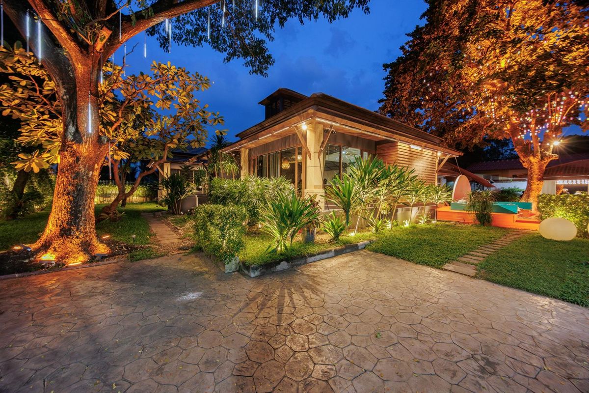 ให้เช่าบ้านสุขุมวิท อโศก ทองหล่อ : Villa Ekkamai – For Rent / Sale