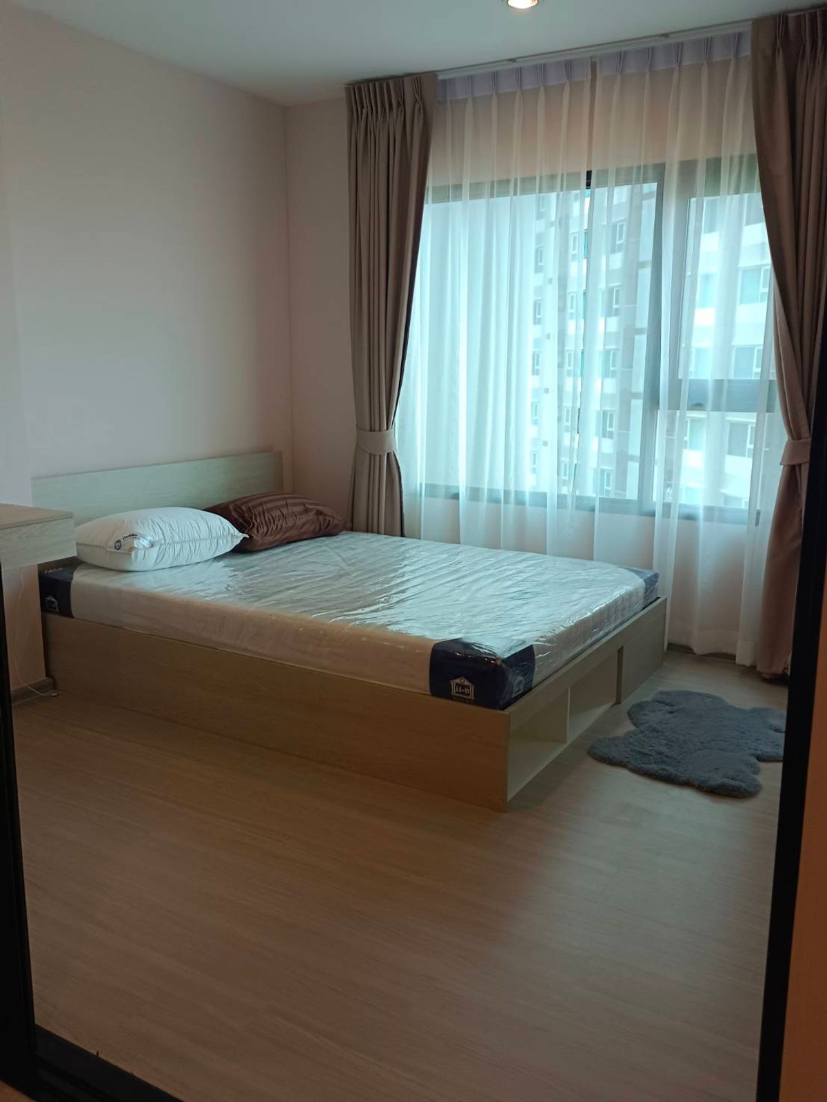 For RentCondoSamut Prakan,Samrong : ASPIRE ERAWAN PRIME condo for rent. One step to BTS Erawan elephant.