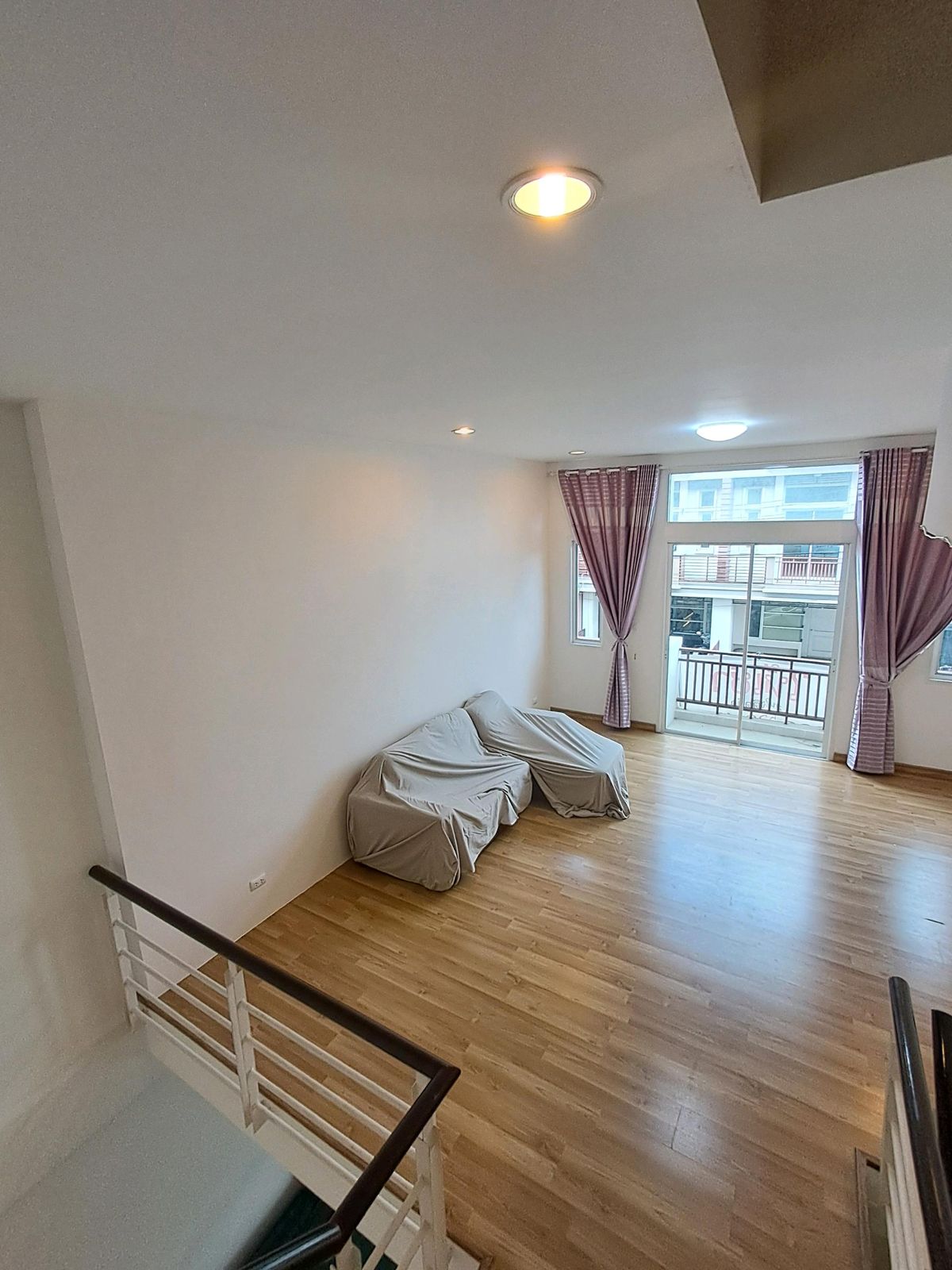 ให้เช่าโฮมออฟฟิศเกษตร นวมินทร์ ลาดปลาเค้า : ให้เช่าทาวน์โฮม 3ชั้น พรีเมียมเพลส เอกมัย-รามอินทราสุคนธสวัสดิ์ 25/2 ทำออฟฟิสได้