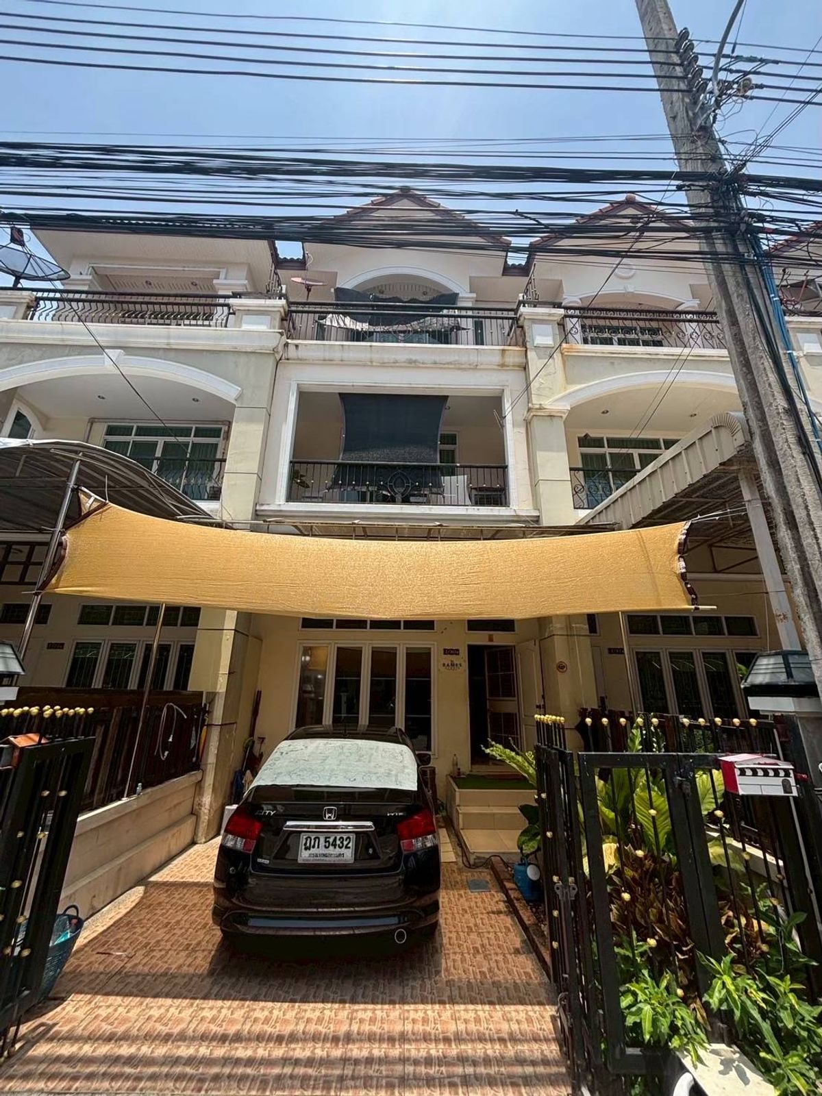ขายทาวน์โฮมลาดพร้าว101 แฮปปี้แลนด์ : ขายทาวน์โฮม 3 ชั้น 4 ห้องนอน หมู่บ้านศิรินโฮม ลาดพร้าว 101 ราคาดีมาก