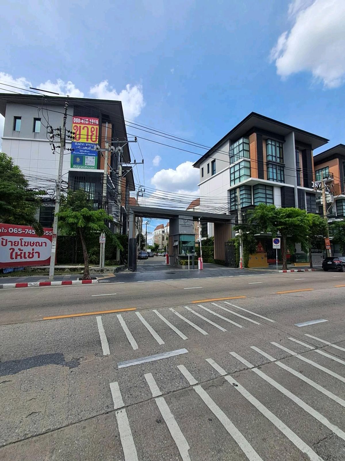 ให้เช่าโฮมออฟฟิศเกษตร นวมินทร์ ลาดปลาเค้า : ให้เช่า ขาย พรีเมียมเพลส เอกมัย-รามอินทรา ซอยสุคนธสวัสดิ์ 25/2