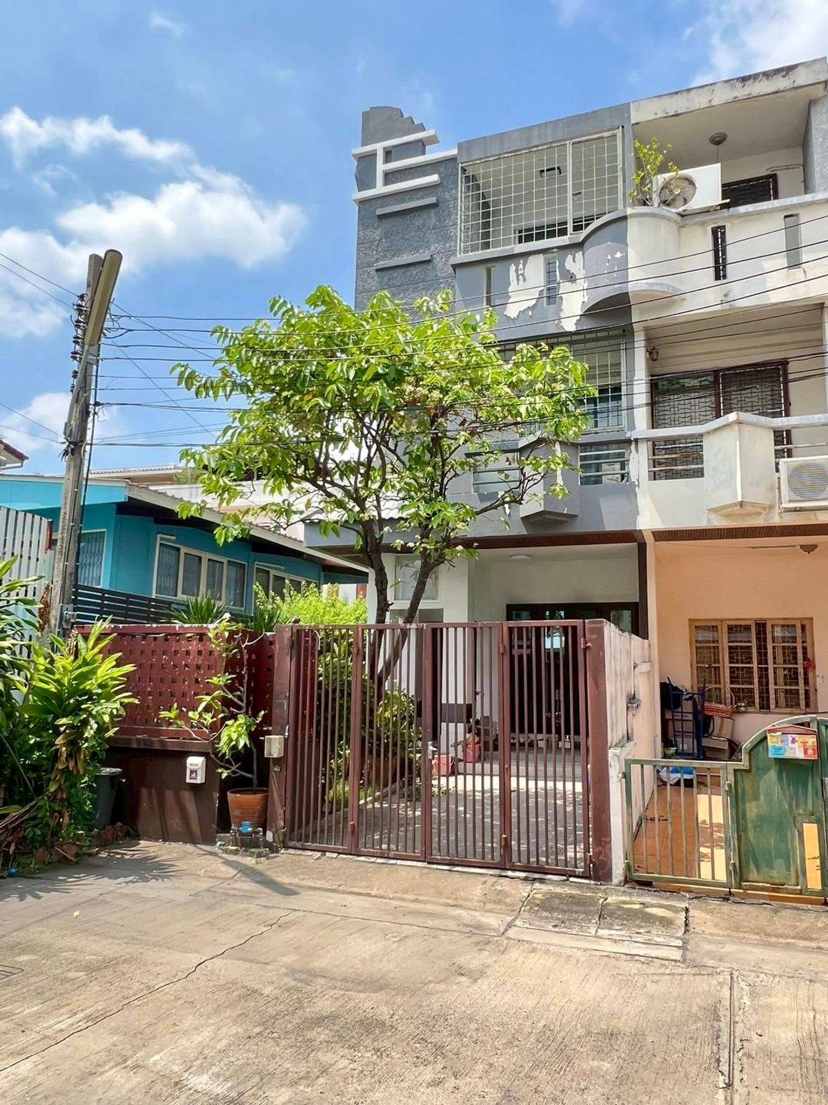 ขายทาวน์โฮมบางนา แบริ่ง ลาซาล : ขายทาวน์เฮ้าส์ 3 ชั้น หลังริม หมู่บ้านแฮปปี้แลนด์วิลล์ ซ.ลาซาล 32 สุขุมวิท 105