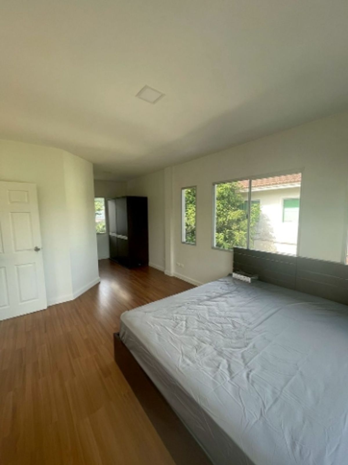 For SaleHouseMin Buri, Romklao : 2 -storey detached house for sale, area 75.2 sq.w., Parichat Village, Khum Klao Road 11, Lam Phak Chi Subdistrict, Nong Chok District, near Suvarnabhumi Airport , Near King Mongkuts Institute of Technology Ladkrabang And near Lat Krabang Industrial Estate