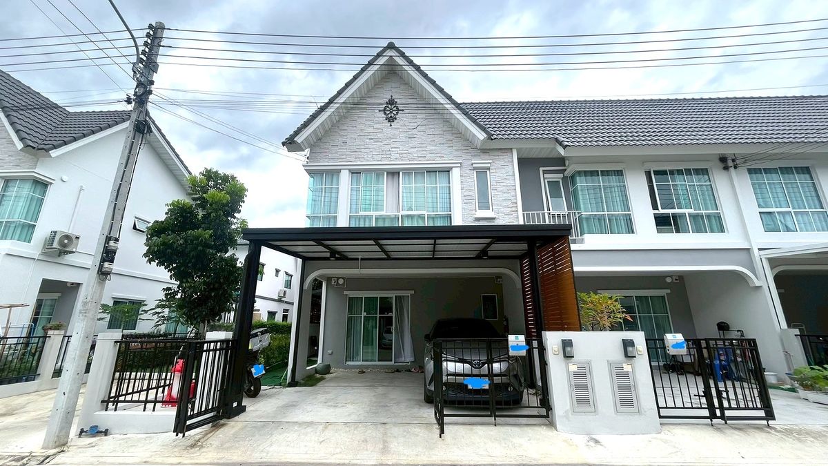 For SaleTownhomePathum Thani,Rangsit, Thammasat : Townhome behind the corner, ready to stay at Modiilla Ratchaphruek-Tiwanon 345, can park 2 cars, 4 bedrooms