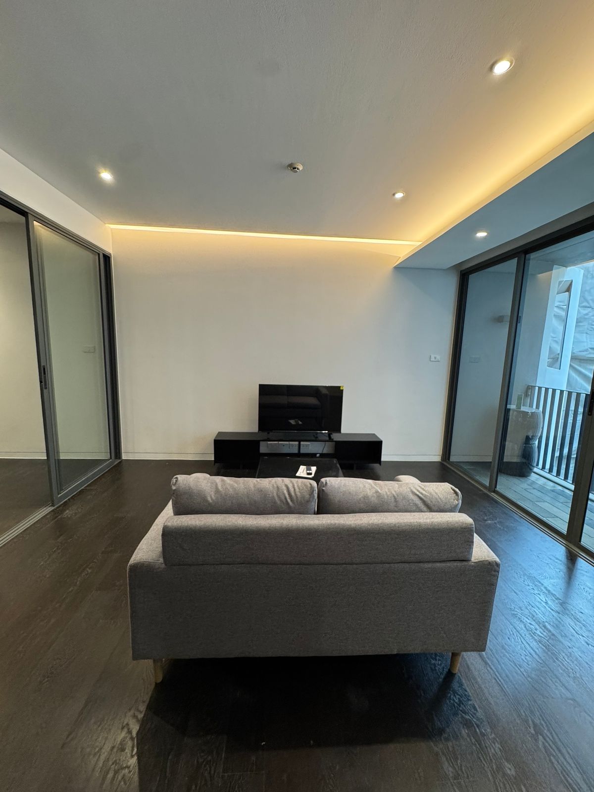 ให้เช่าคอนโดสุขุมวิท อโศก ทองหล่อ : For rent Siamese Gioi 31 Newly Renovated (2 bed/2 bath)
