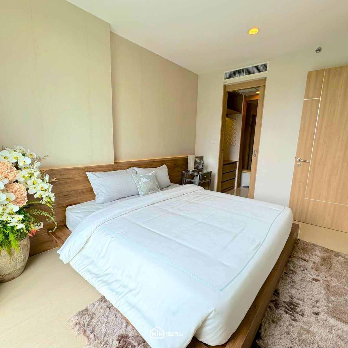 ให้เช่าคอนโดพัทยา บางแสน ชลบุรี สัตหีบ : 🔥 For Rent – The Riviera Wongamat Condo, Pattaya 🔥 💰 30,000 THB/month | 45 SQ.M. | Pool View 🌊