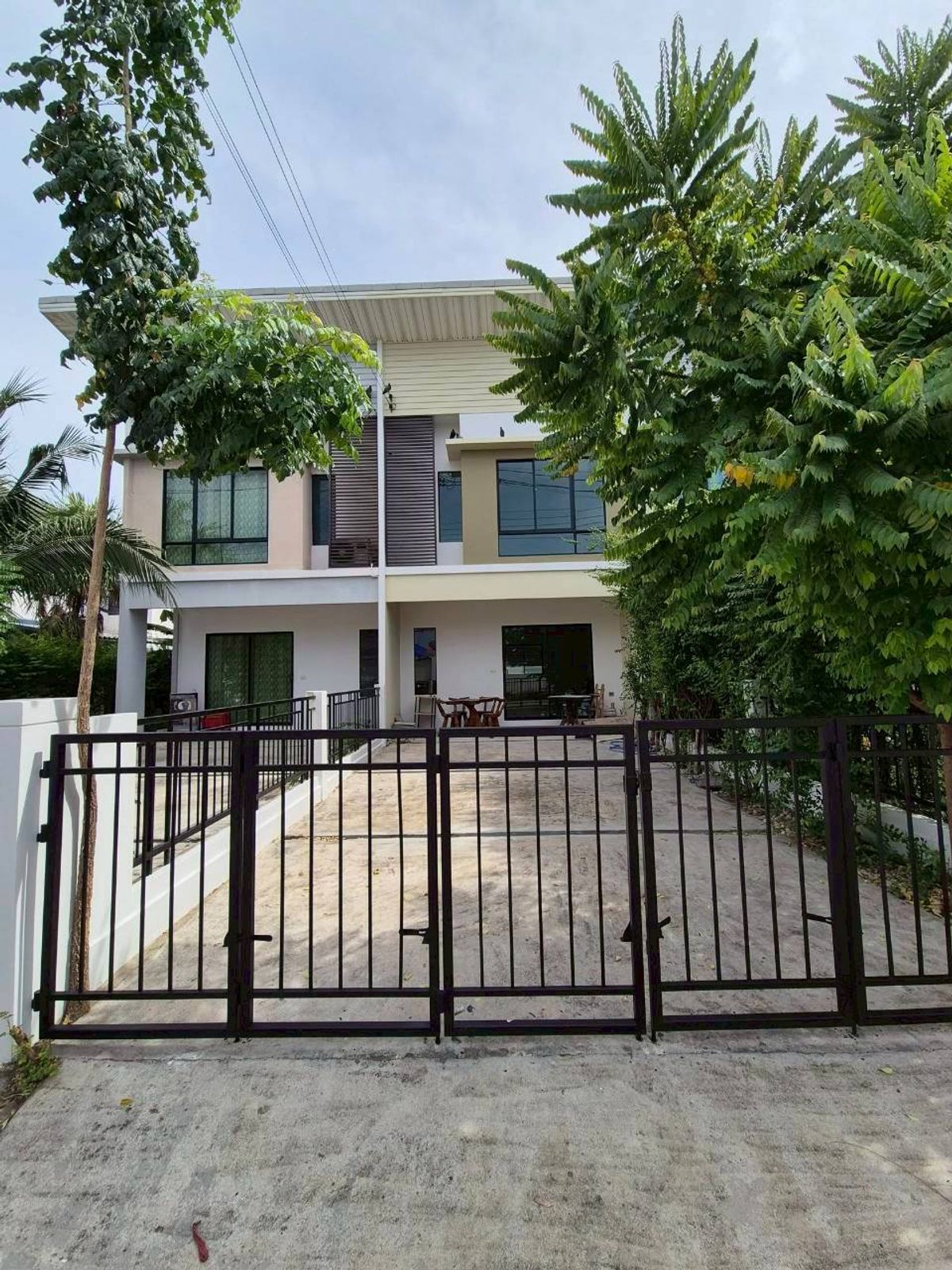 ขายทาวน์โฮมนนทบุรี บางใหญ่ บางบัวทอง : ขายทาวน์เฮ้าส์ 2 ชั้น โครงการ Modi Villa บางบัวทอง เนื้อที่ 23.8 ตารางวา 3 ห้องนอน พร้อมอยู่ ถนนกาญจนาภิเษก อำเภอบางบัวทอง จังหวัดนนทบุรี 
