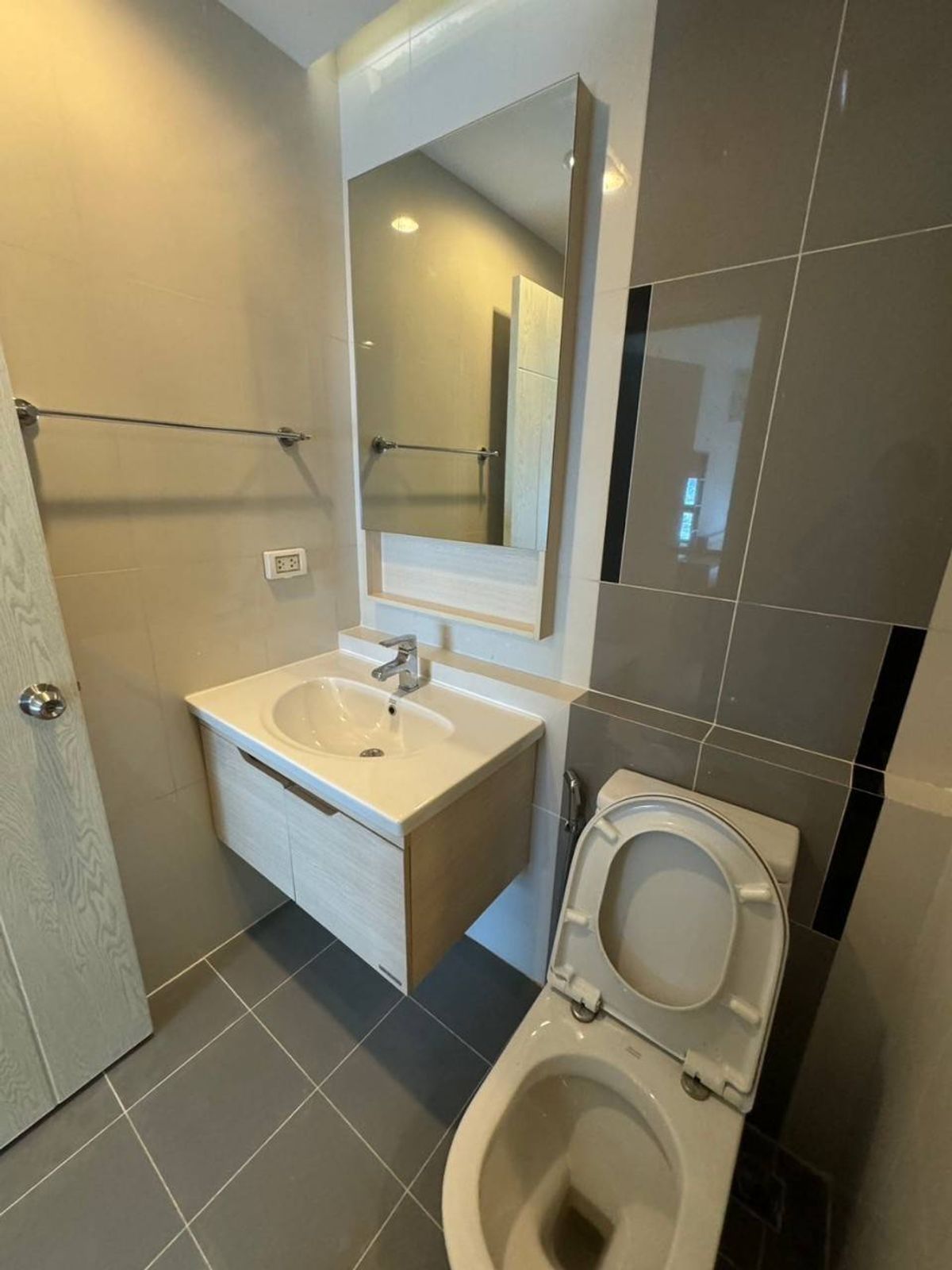 ให้เช่าคอนโดอ่อนนุช อุดมสุข : ให้เช่าคอนโด Artemis Sukhumvit77 คอนโดแต่งครบพร้อมเข้าอยู่ใกล้รถไฟฟ้าBTSอ่อนนุชและแหล่งของกินมากมาย!!