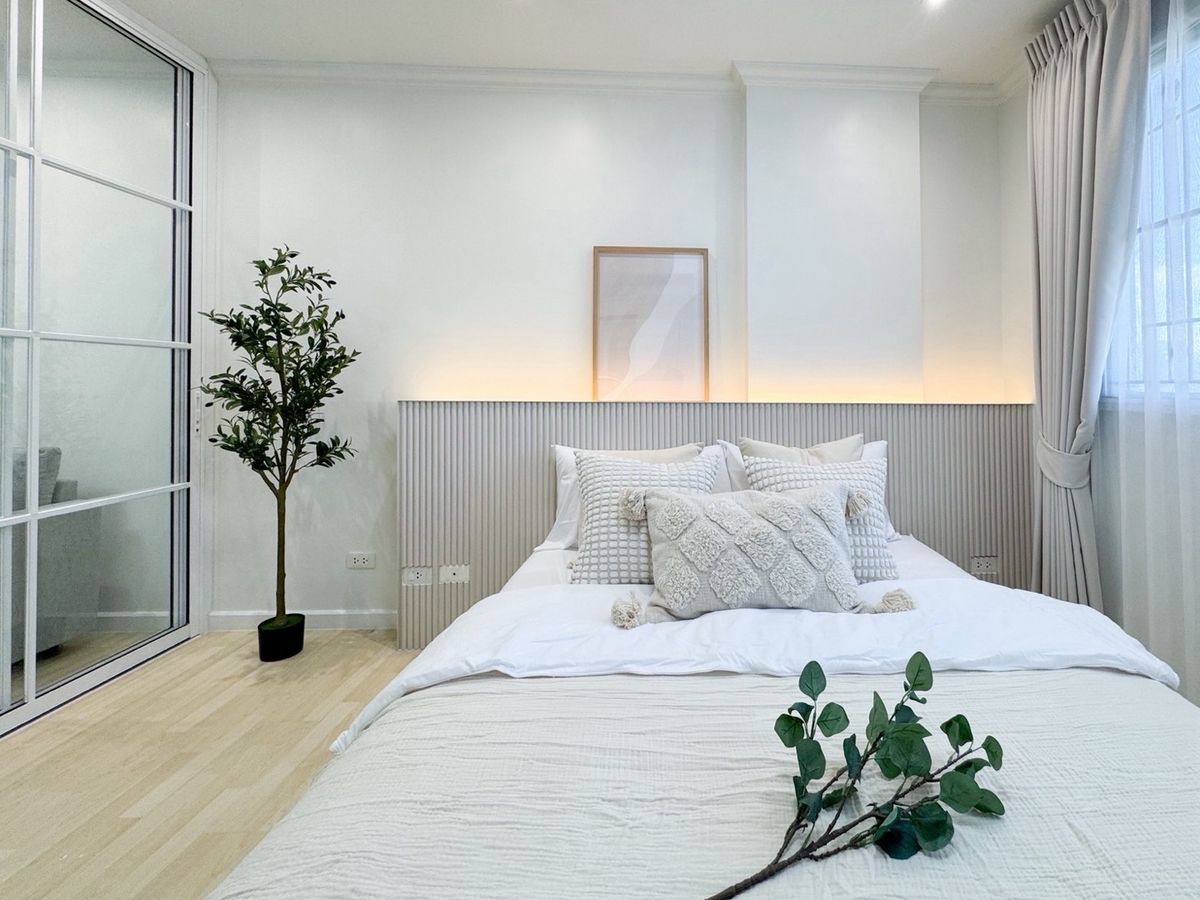 For SaleCondoPinklao, Charansanitwong : Sell D Condo Charan-Bang Khun Non Beautiful room, new renovated With all new furniture