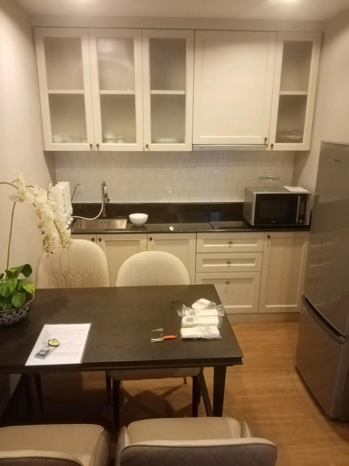 ให้เช่าคอนโดสยาม จุฬา สามย่าน : The Reserve Kasemsan 100 sq.m. Please add LINE ID @806qphgn o8415o5483